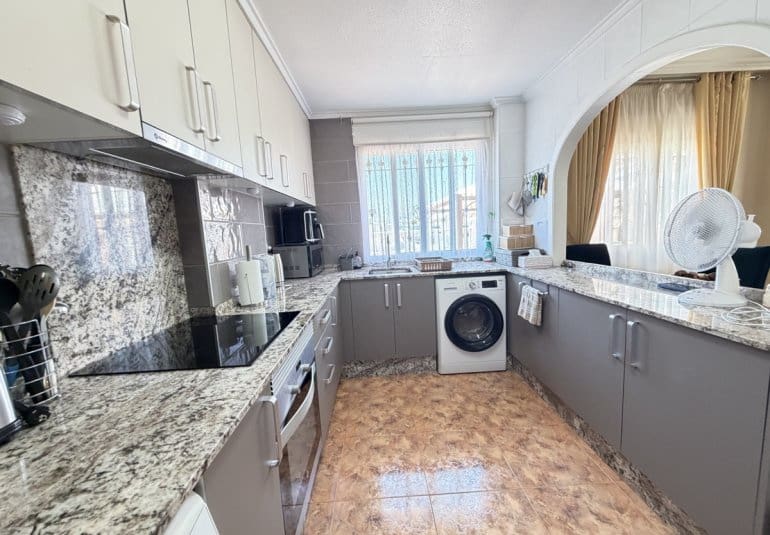 2 Zimmer Doppelhaus zu verkaufen in La Zenia mit Pool - 269.000 € (Ref: 9883923)