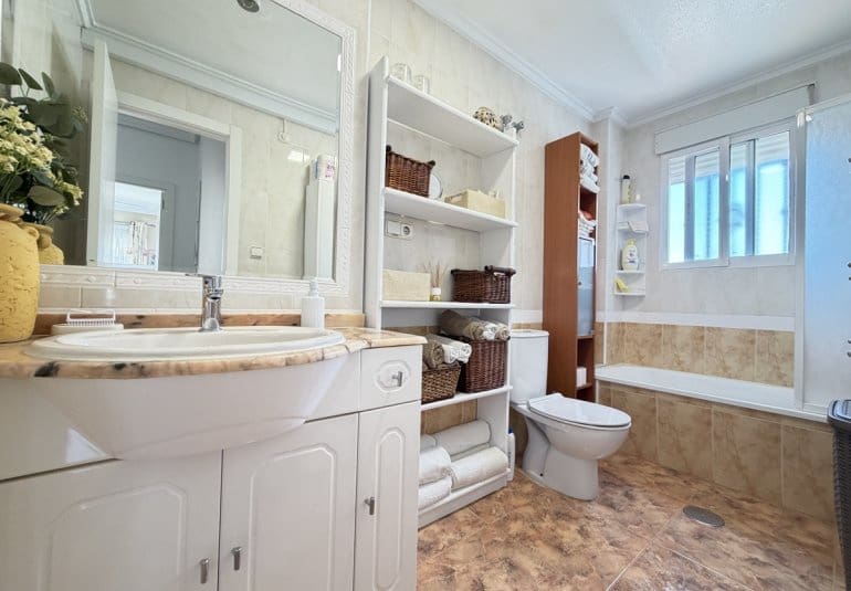2 Zimmer Doppelhaus zu verkaufen in La Zenia mit Pool - 269.000 € (Ref: 9883923)