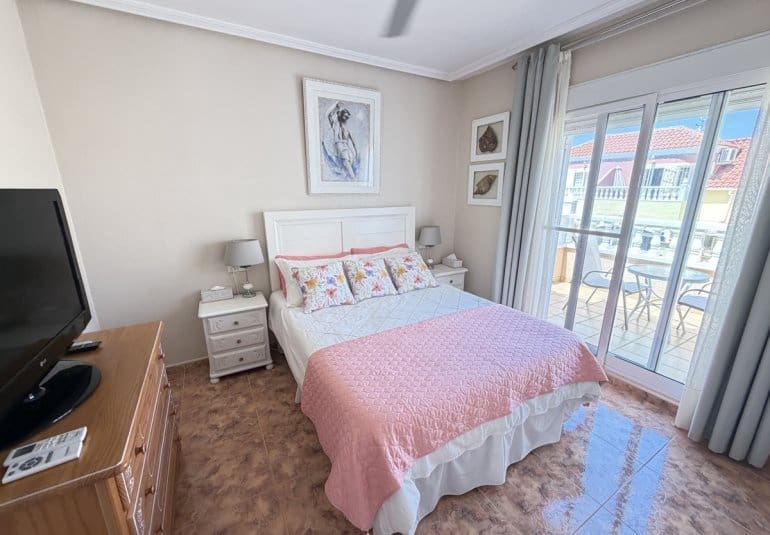 2 Zimmer Doppelhaus zu verkaufen in La Zenia mit Pool - 269.000 € (Ref: 9883923)
