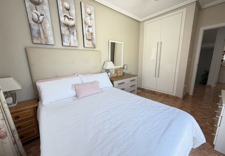 2 Zimmer Doppelhaus zu verkaufen in La Zenia mit Pool - 269.000 € (Ref: 9883923)