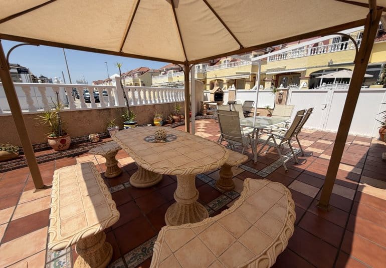 2 Zimmer Doppelhaus zu verkaufen in La Zenia mit Pool - 269.000 € (Ref: 9883923)