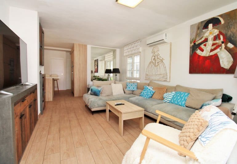 3 bedroom Villa for sale in Villamartin with pool - € 424,900 (Ref: 9961725)
