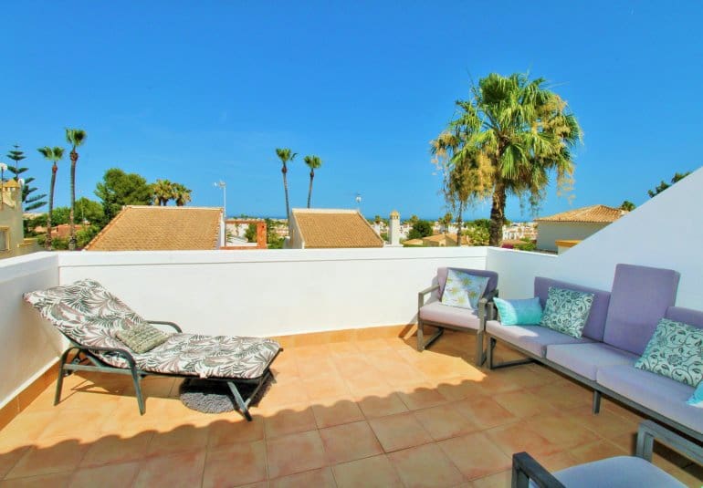 3 bedroom Villa for sale in Villamartin with pool - € 424,900 (Ref: 9961725)