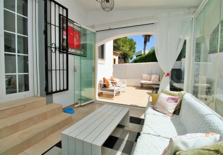 3 bedroom Villa for sale in Villamartin with pool - € 424,900 (Ref: 9961725)