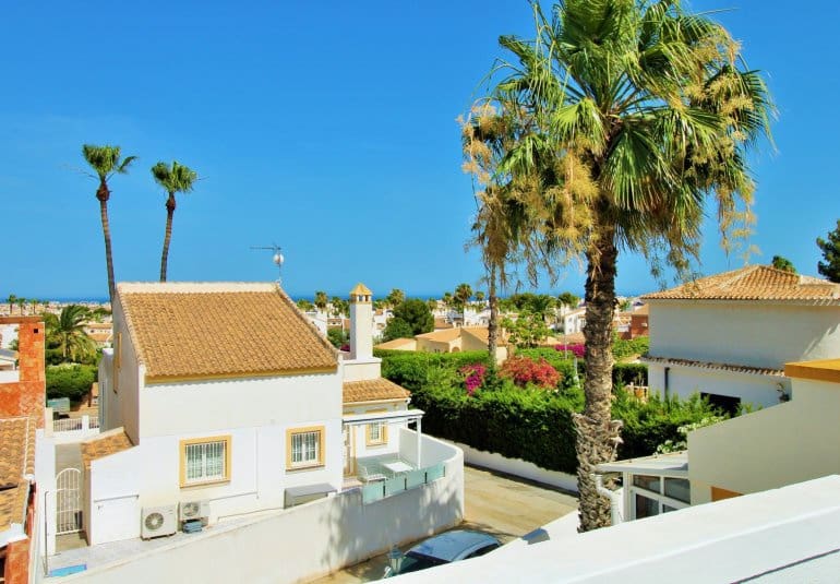3 bedroom Villa for sale in Villamartin with pool - € 424,900 (Ref: 9961725)