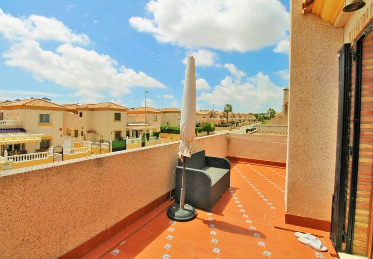 3 bedroom Townhouse for sale in Villamartin with pool - € 269,500 (Ref: 9961726)