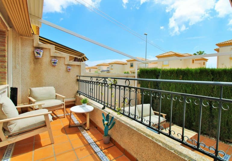 3 bedroom Townhouse for sale in Villamartin with pool - € 269,500 (Ref: 9961726)