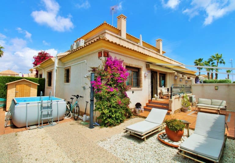 3 bedroom Townhouse for sale in Villamartin with pool - € 269,500 (Ref: 9961726)