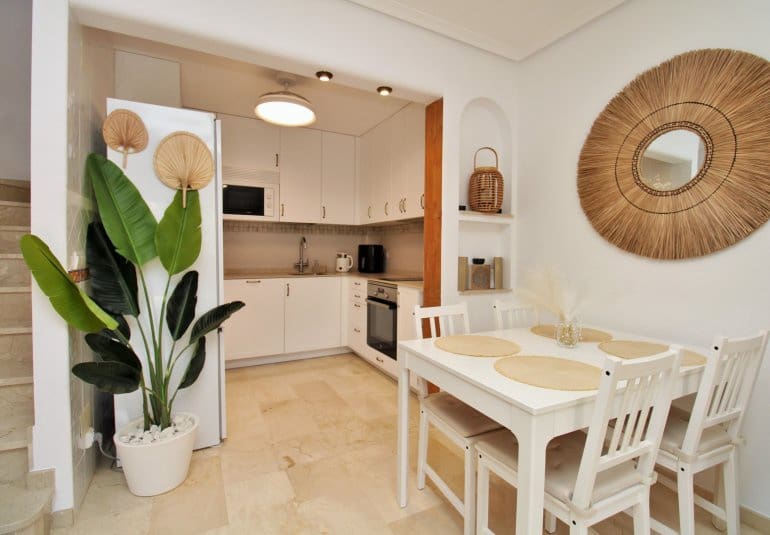 3 bedroom Townhouse for sale in Villamartin with pool - € 269,500 (Ref: 9961726)