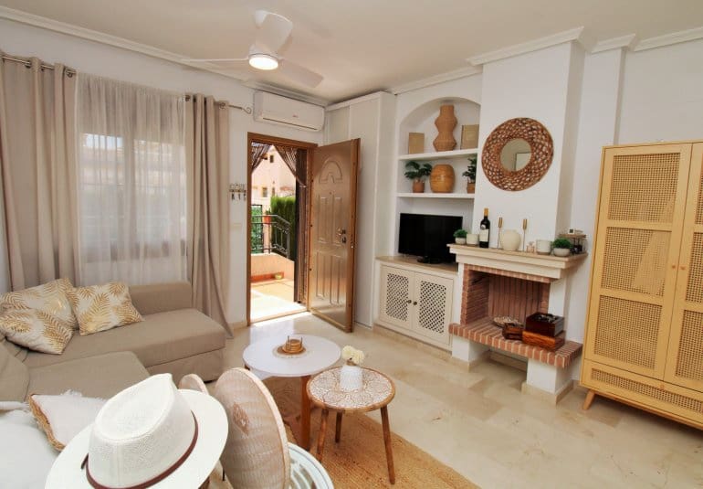 3 bedroom Townhouse for sale in Villamartin with pool - € 269,500 (Ref: 9961726)