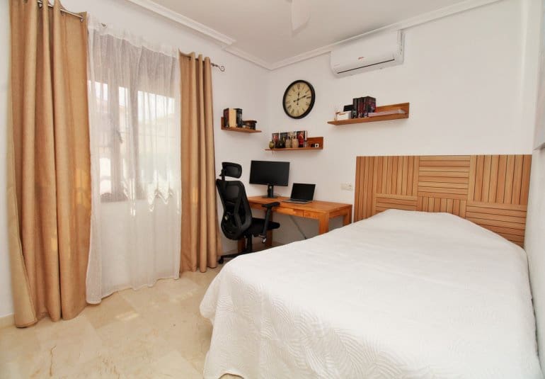 3 bedroom Townhouse for sale in Villamartin with pool - € 269,500 (Ref: 9961726)