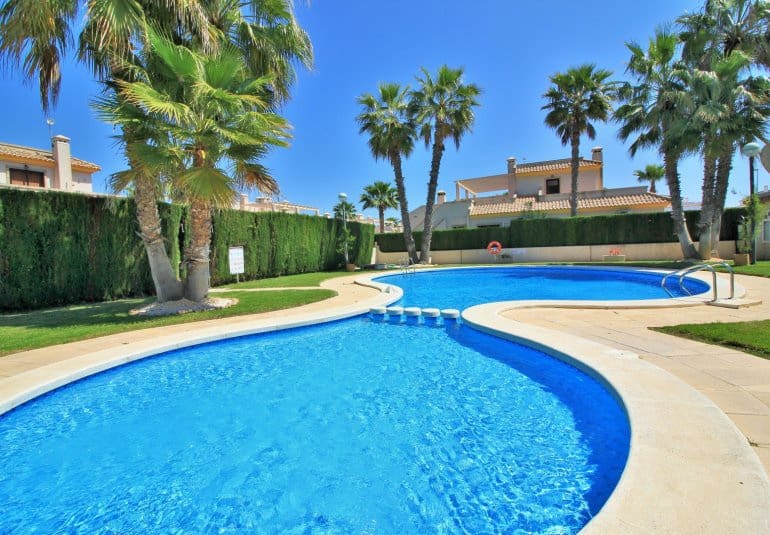 3 bedroom Townhouse for sale in Villamartin with pool - € 269,500 (Ref: 9961726)