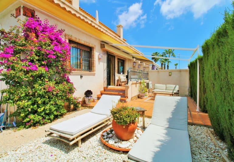 3 bedroom Townhouse for sale in Villamartin with pool - € 269,500 (Ref: 9961726)