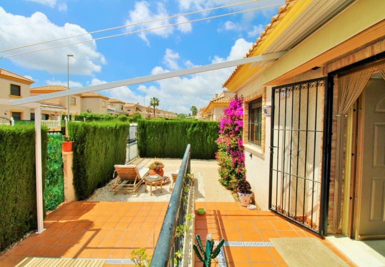 3 bedroom Townhouse for sale in Villamartin with pool - € 269,500 (Ref: 9961726)