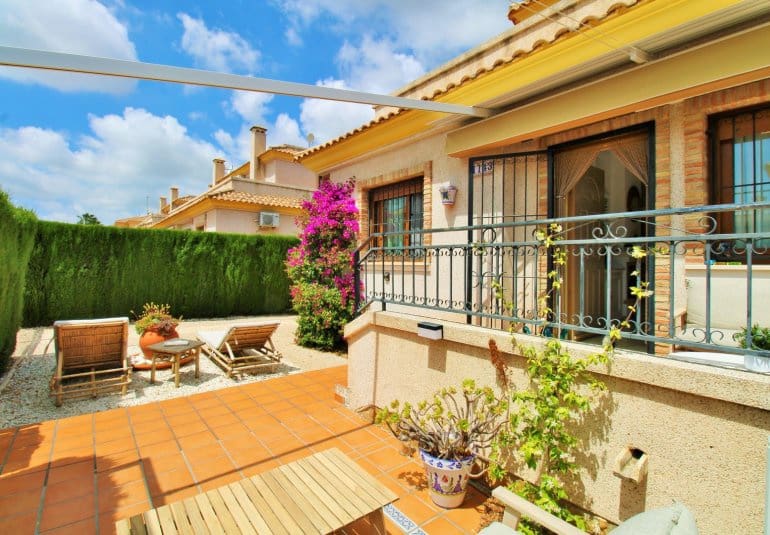 3 bedroom Townhouse for sale in Villamartin with pool - € 269,500 (Ref: 9961726)