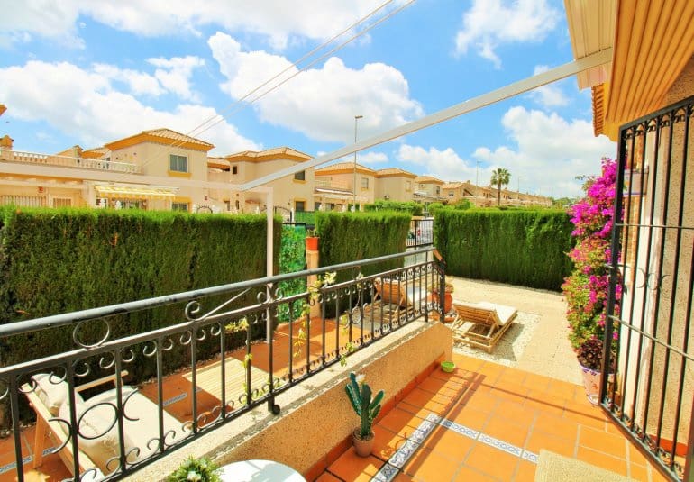 3 bedroom Townhouse for sale in Villamartin with pool - € 269,500 (Ref: 9961726)