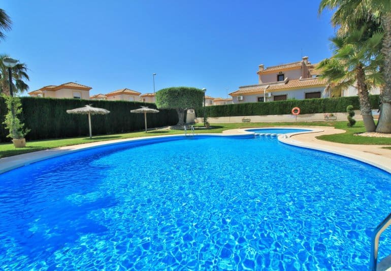 3 bedroom Townhouse for sale in Villamartin with pool - € 269,500 (Ref: 9961726)