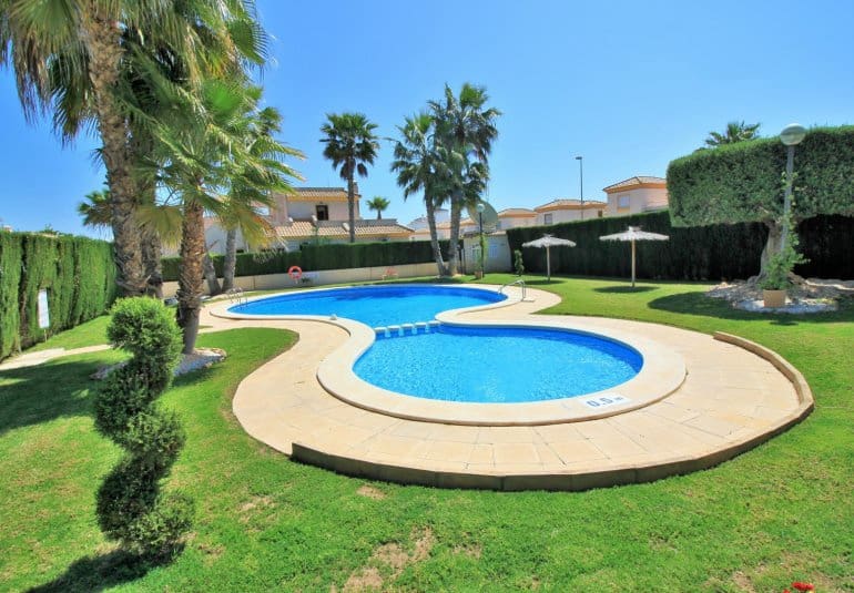 3 bedroom Townhouse for sale in Villamartin with pool - € 269,500 (Ref: 9961726)