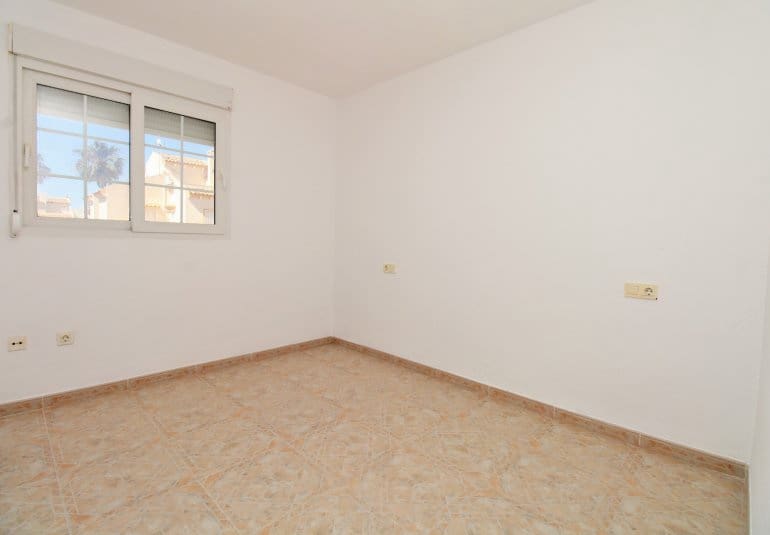 2 sypialnia Dom na sprzedaż w Playa Flamenca z basenem - 215 000 € (Ref: 9961727)