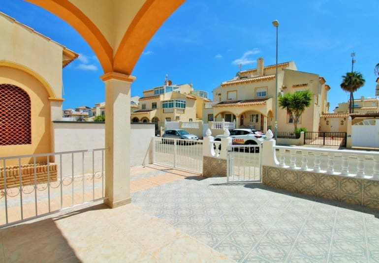 2 sypialnia Dom na sprzedaż w Playa Flamenca z basenem - 215 000 € (Ref: 9961727)