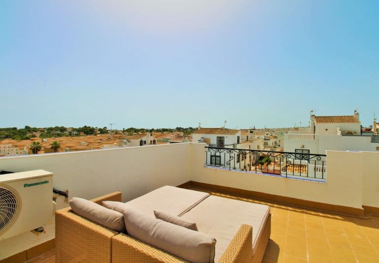 3 bedroom Townhouse for sale in Los Altos with pool - € 269,000 (Ref: 9961728)