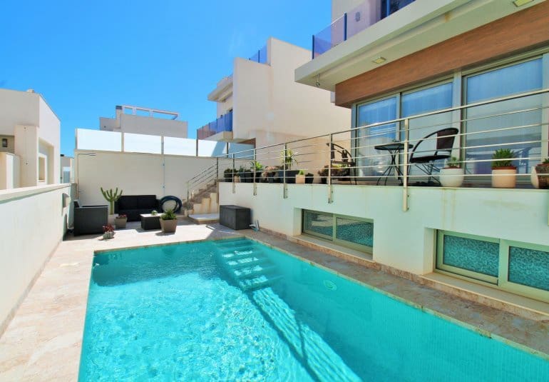 3 bedroom Villa for sale in Villamartin with pool - € 469,000 (Ref: 9961730)