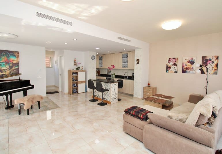 3 bedroom Villa for sale in Villamartin with pool - € 469,000 (Ref: 9961730)