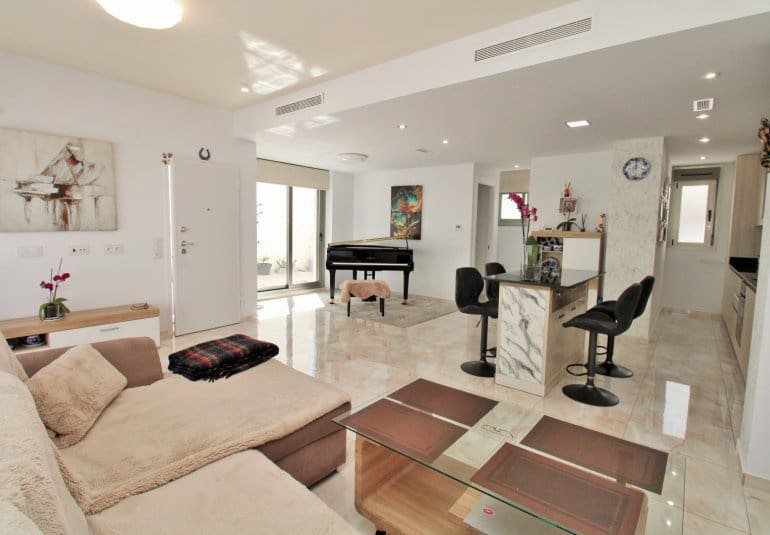 3 bedroom Villa for sale in Villamartin with pool - € 469,000 (Ref: 9961730)