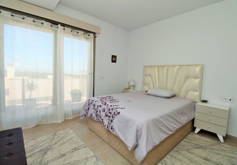 3 bedroom Villa for sale in Villamartin with pool - € 469,000 (Ref: 9961730)