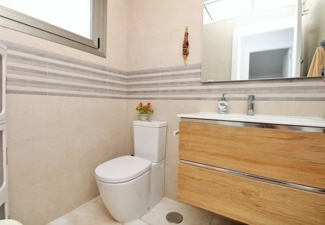 3 soveværelse Villa til salg i Villamartin, Orihuela med swimmingpool - € 469.000 (Ref: 9961730)