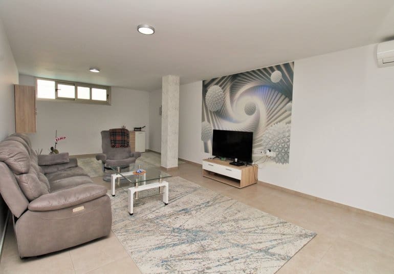 3 bedroom Villa for sale in Villamartin with pool - € 469,000 (Ref: 9961730)