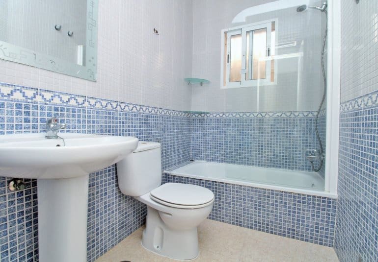Casa de 2 habitaciones en Villamartin en venta con piscina - 162.995 € (Ref: 9961733)