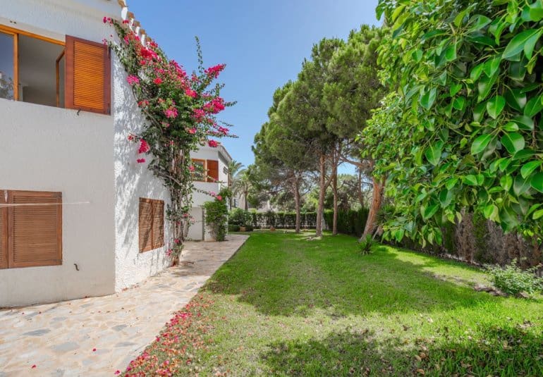 4 bedroom Villa for sale in Cabo Roig with pool - € 2,500,000 (Ref: 9961737)