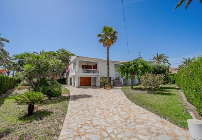 4 bedroom Villa for sale in Cabo Roig with pool - € 2,500,000 (Ref: 9961737)