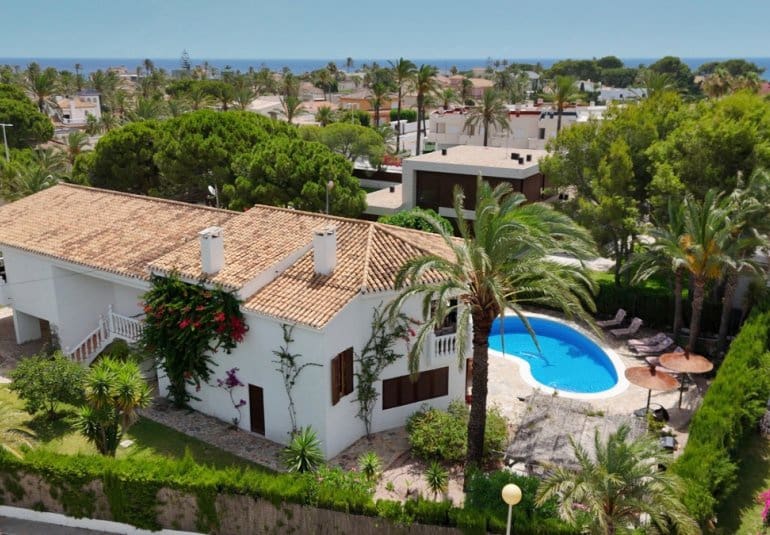 4 bedroom Villa for sale in Cabo Roig with pool - € 2,500,000 (Ref: 9961737)