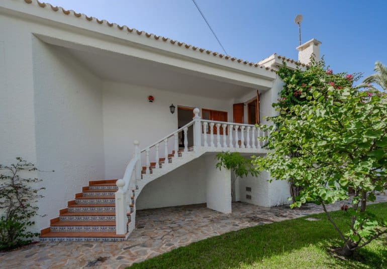 4 bedroom Villa for sale in Cabo Roig with pool - € 2,500,000 (Ref: 9961737)