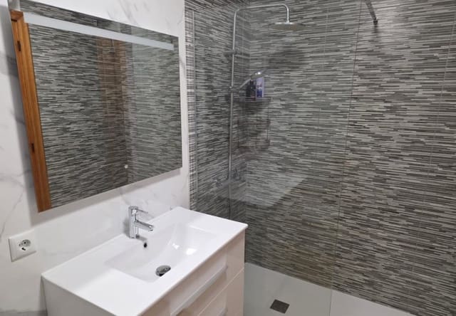 2 slaapkamer Appartement te koop in Villamartin, Orihuela met zwembad - € 164.900 (Ref: 9961738)