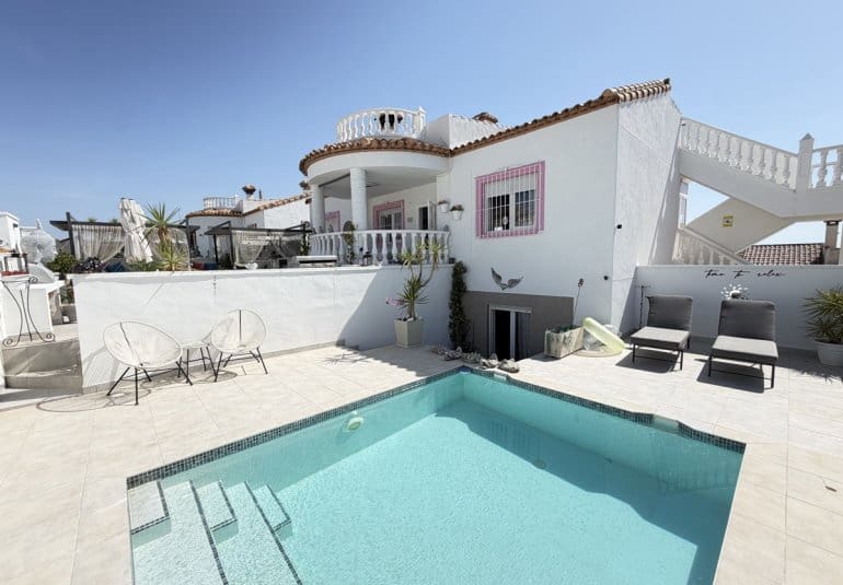 3 Zimmer Villa zu verkaufen in San Miguel de Salinas mit Pool - 350.000 € (Ref: 9961739)