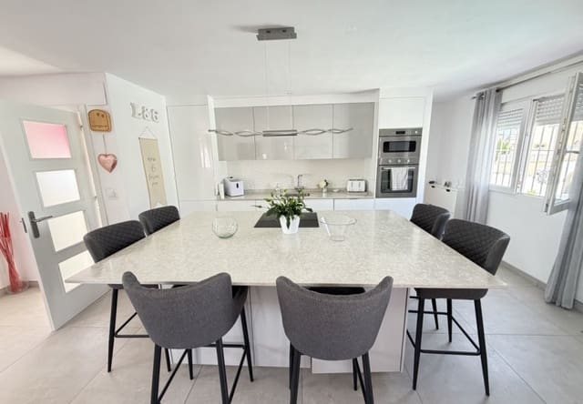 3 Zimmer Villa zu verkaufen in San Miguel de Salinas mit Pool - 350.000 € (Ref: 9961739)