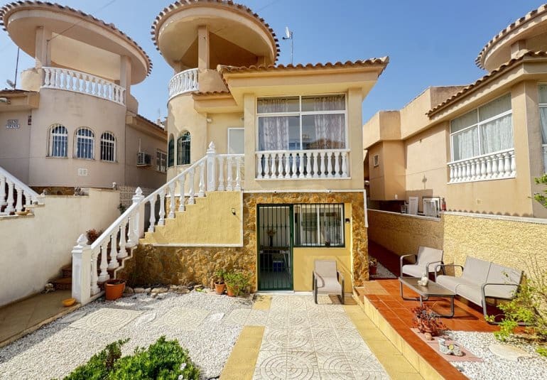 4 bedroom Villa for sale in Villamartin - € 299,000 (Ref: 9961740)