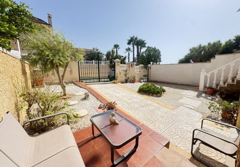4 bedroom Villa for sale in Villamartin - € 299,000 (Ref: 9961740)