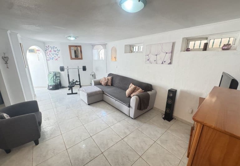 4 bedroom Villa for sale in Villamartin - € 299,000 (Ref: 9961740)