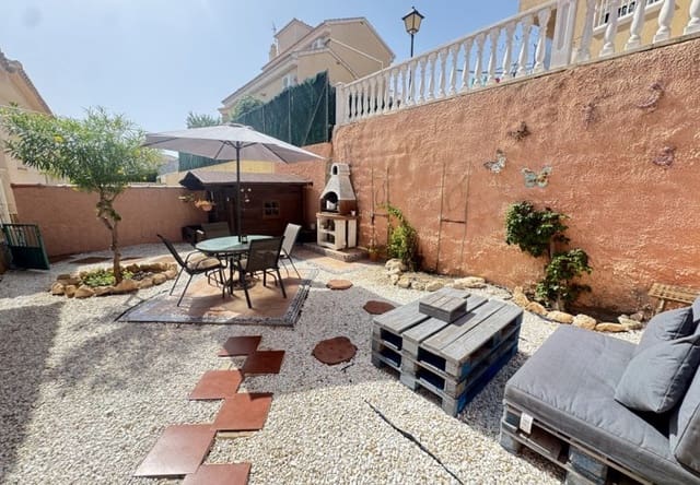 Chalet de 4 habitaciones en Villamartin, Orihuela en venta - 299.000 € (Ref: 9961740)
