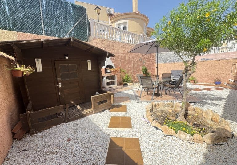 4 bedroom Villa for sale in Villamartin - € 299,000 (Ref: 9961740)