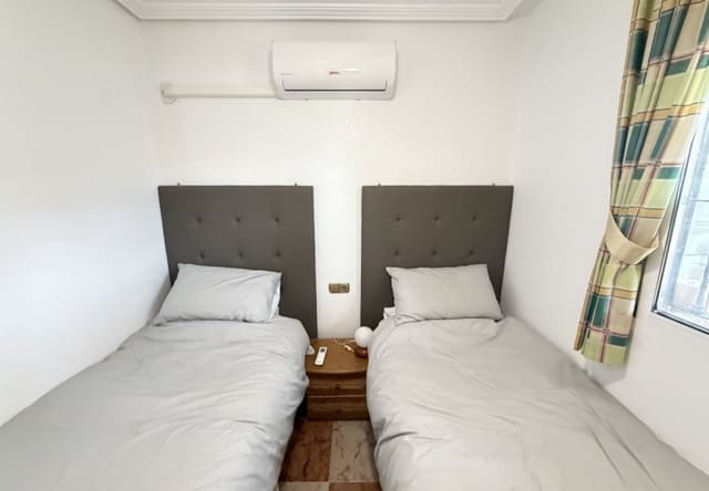 Casa de 2 habitaciones en La Zenia, Orihuela en venta con piscina - 225.000 € (Ref: 9961741)