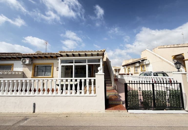 2 bedroom Townhouse for sale in La Zenia with pool - € 225,000 (Ref: 9961741)