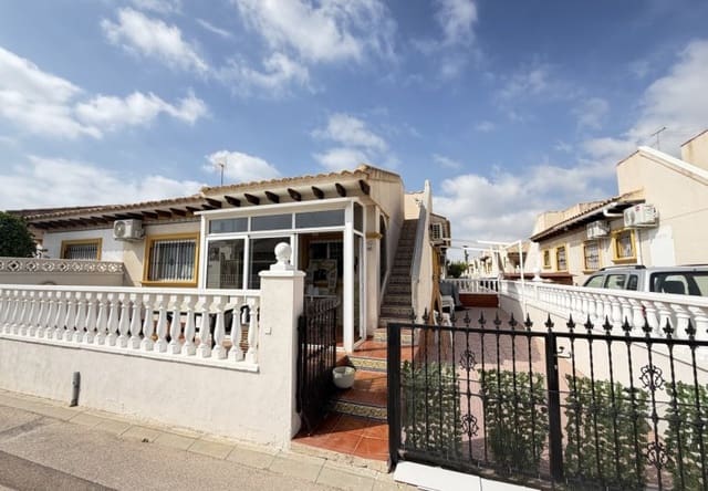 Casa de 2 habitaciones en La Zenia, Orihuela en venta con piscina - 225.000 € (Ref: 9961741)