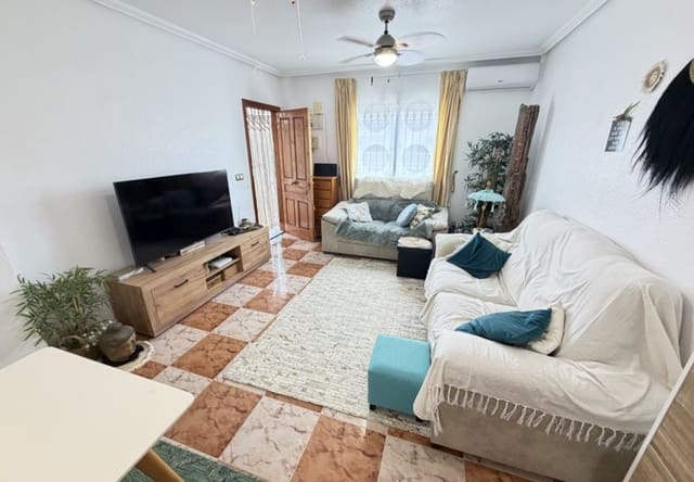 Casa de 2 habitaciones en La Zenia, Orihuela en venta con piscina - 225.000 € (Ref: 9961741)