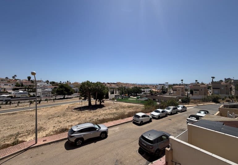 3 bedroom Villa for sale in Villamartin with pool - € 222,000 (Ref: 9961743)