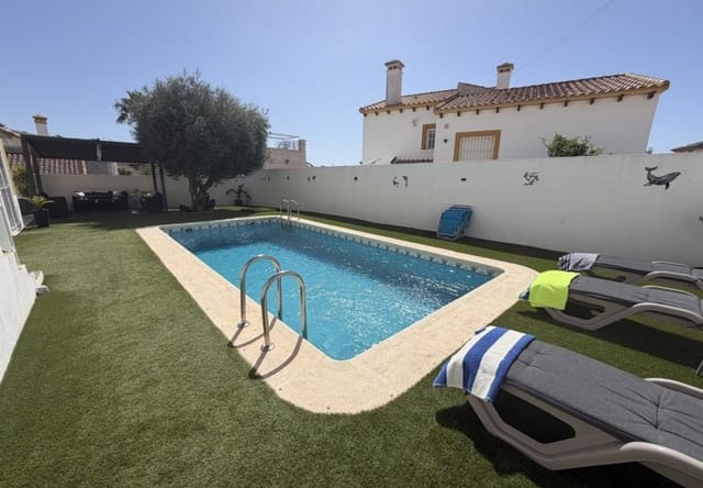 Chalet de 3 habitaciones en Villamartin, Orihuela en venta con piscina - 419.995 € (Ref: 9961744)